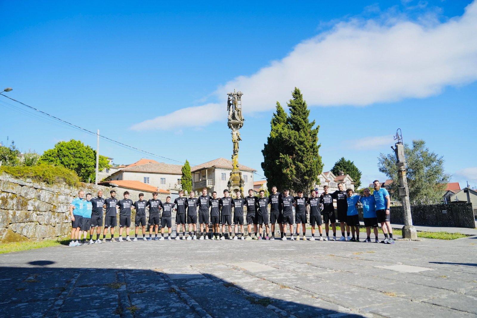 A plantilla do Balonmán Cangas en O Hio